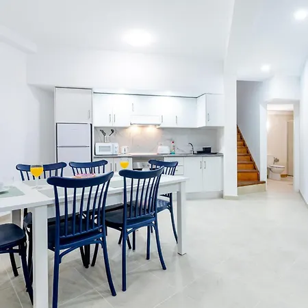 公寓 1H Mediterran Flores Apartment 阿德耶