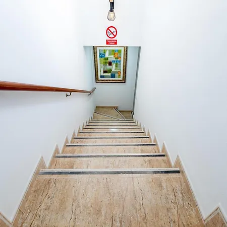 公寓 1H Mediterran Flores Apartment 阿德耶