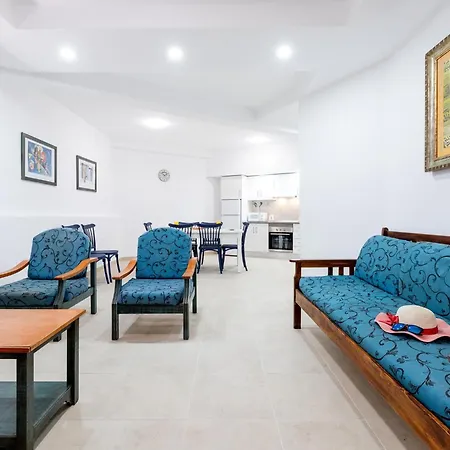 1h. Cozy Flores With Pool * 阿德耶