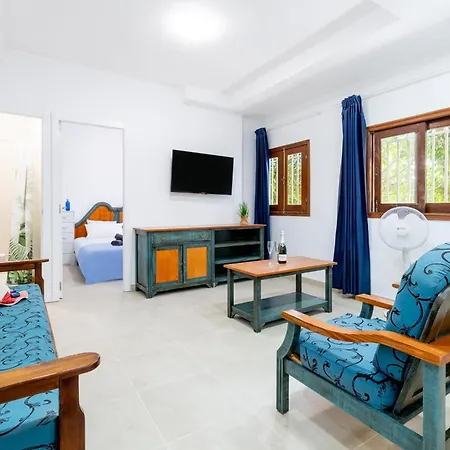 1h. Cozy Flores With Pool