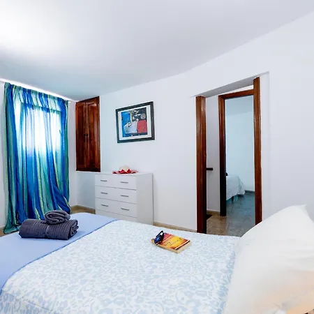 1h. Cozy Flores With Pool 阿德耶