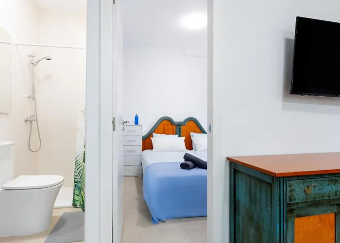 1h. Cozy Flores With Pool Daire