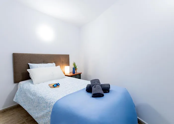 1h. Cozy Flores With Pool